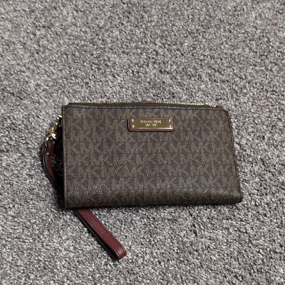 Michael Kors Jet Set Travel Signature Logo Smartphone Wallet